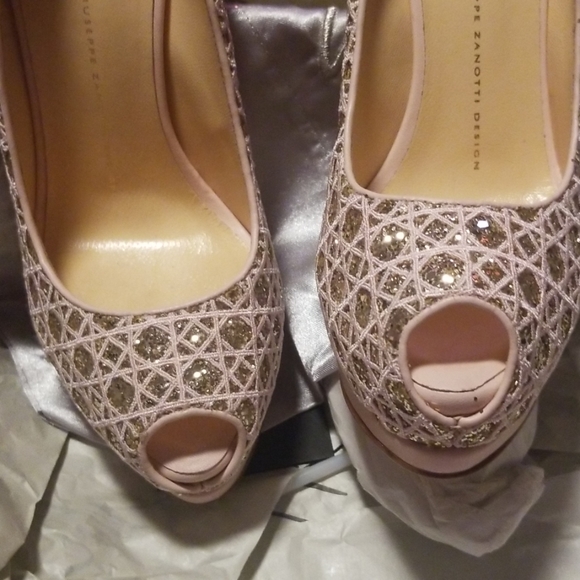 New in box Guiseppe Zanotti Glitter peep toe heel - Picture 3 of 8
